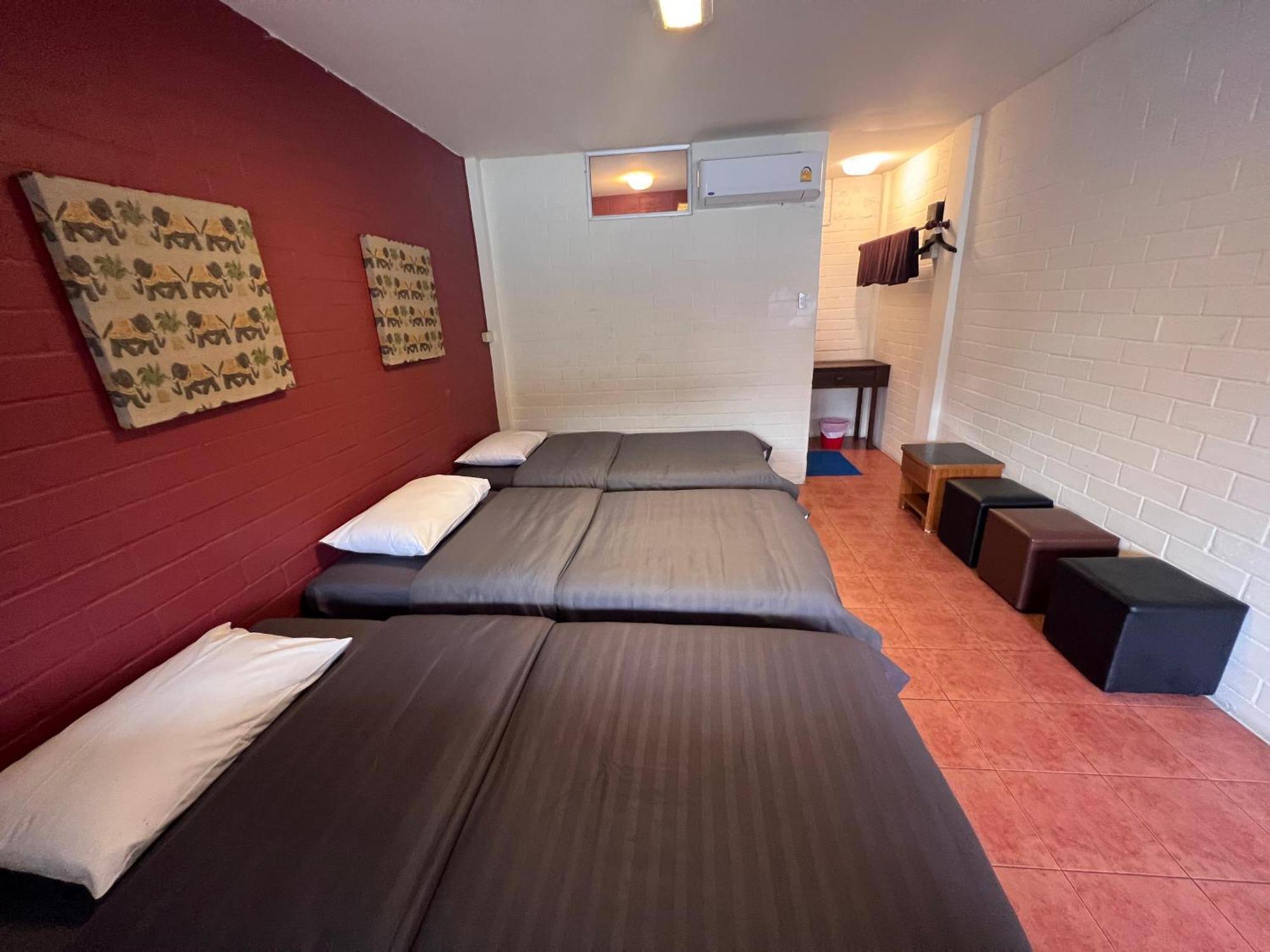 Red Brick Hostel Csiangmaj Kültér fotó