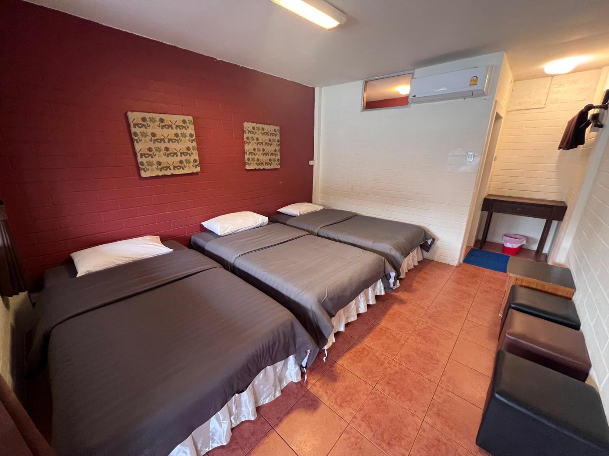 Red Brick Hostel Csiangmaj Kültér fotó