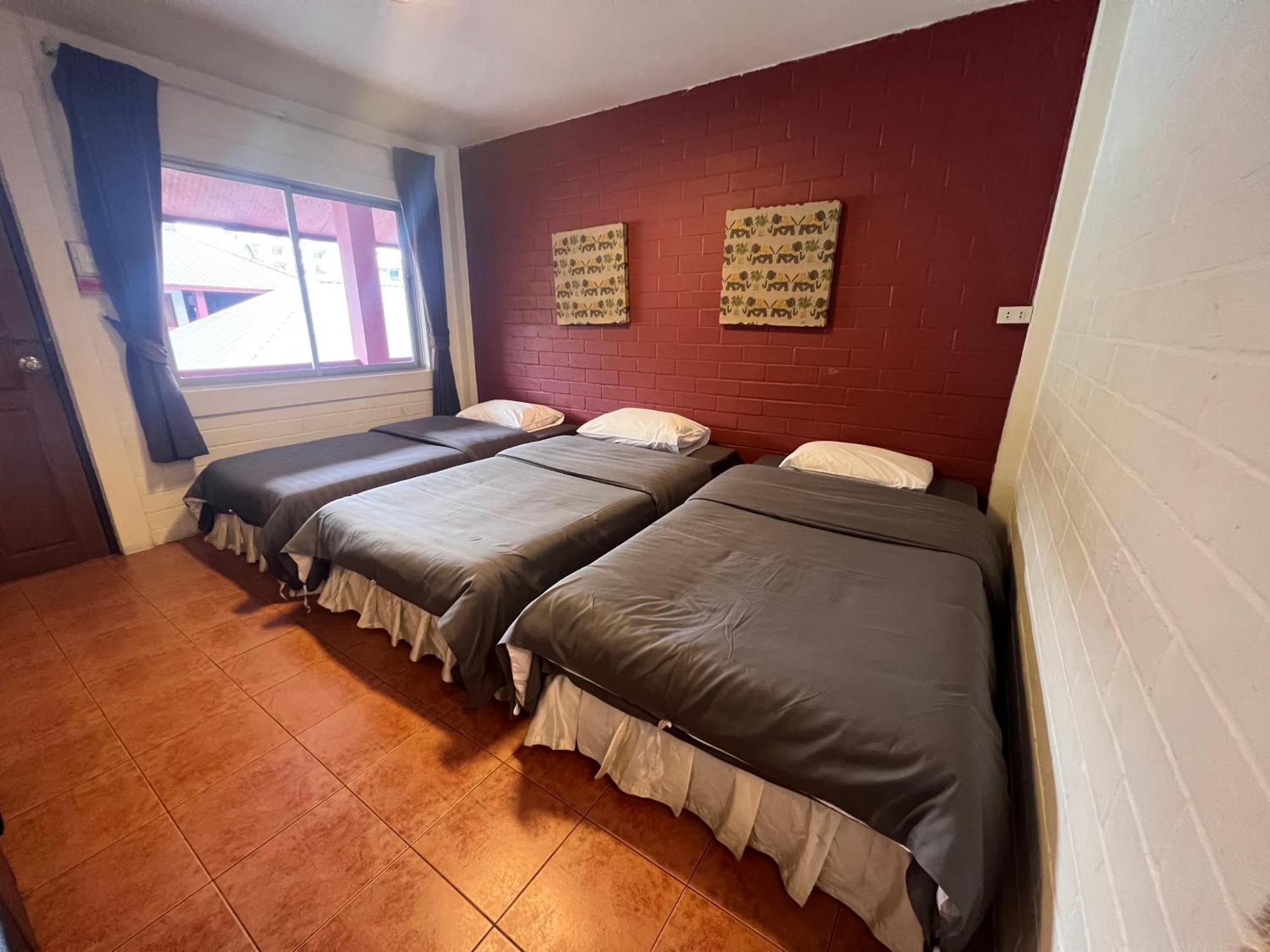 Red Brick Hostel Csiangmaj Kültér fotó